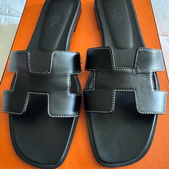 Hermès Oran Noir Sandal Size 40 (9.5) Retail $840+ Tax - Picture 4 of 13